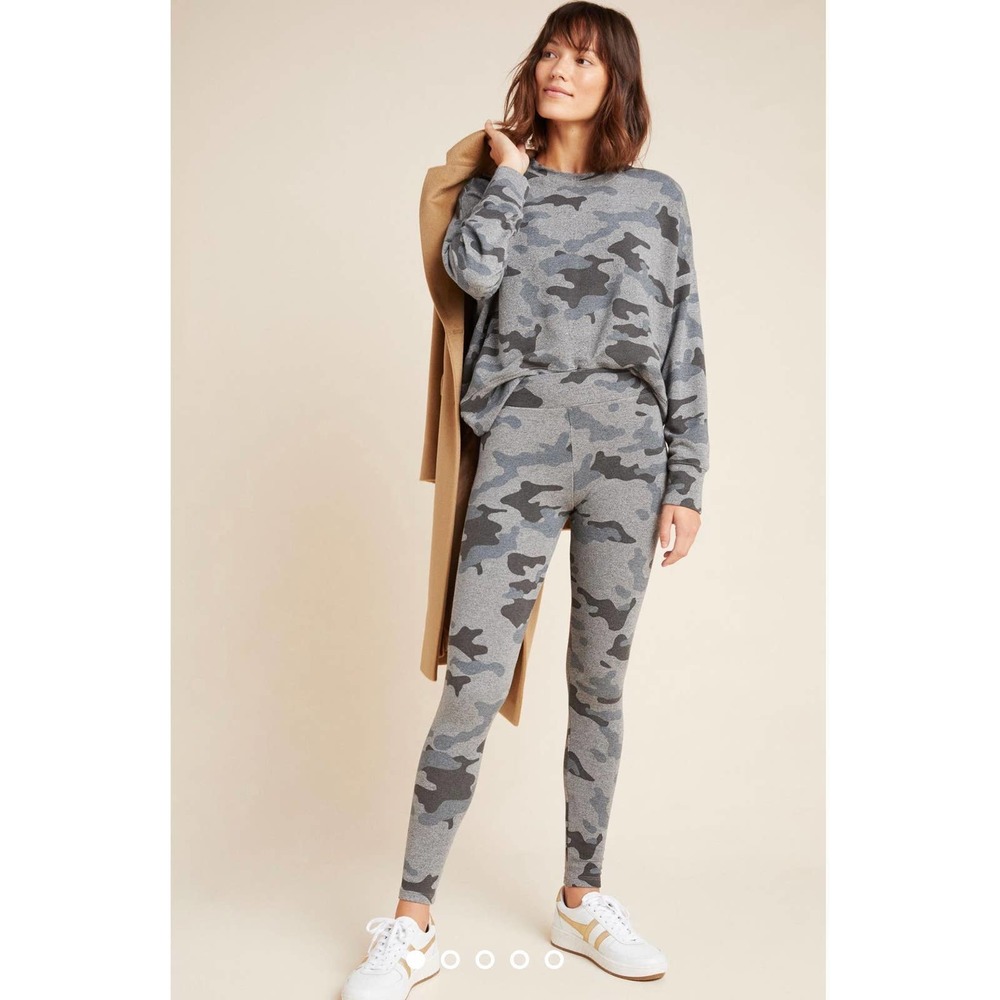Sundry Camo Star & Heart Leggings